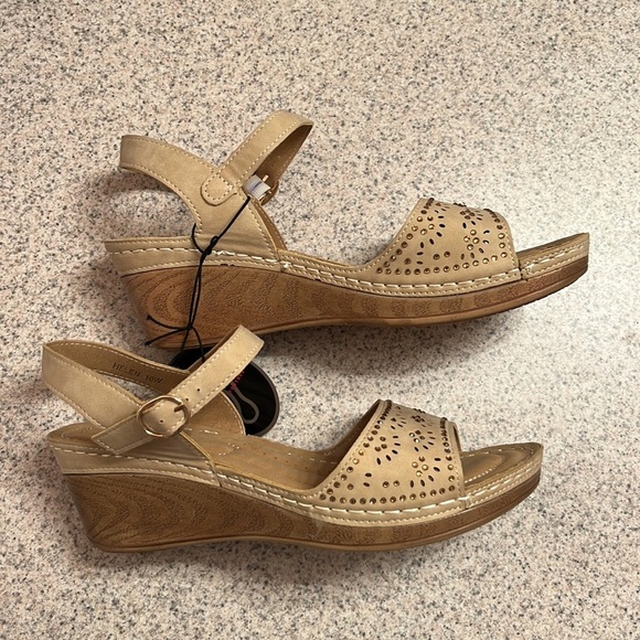 NWT CG shoes comfortable sandals with rhinestones design - Picture 5 of 7